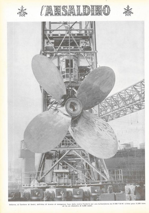 p. 16 (quarta di copertina), imbarco, ai Cantieri navali di Sestri Ponente, dell'elica di bronzo al manganese fusa dalle nostre Fonderie e Acciaierie di Campi per una turbocisterna